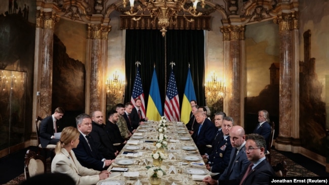 Tramp Floridada Zelenski ilə görüşüb.